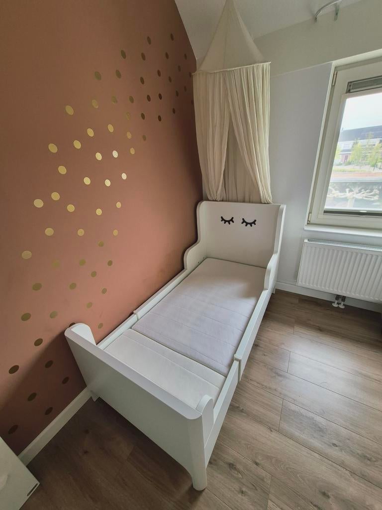 Ikea Busunge meegroeibed + oogjes + matras, Ophalen, 70 tot 85 cm, Zo goed als nieuw, Matras