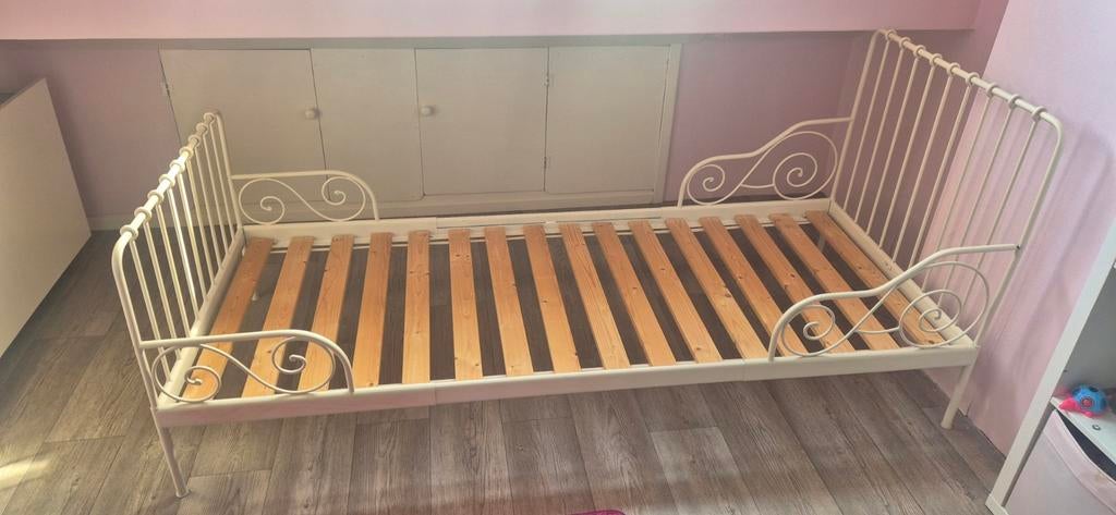 Wit metalen kinderbed met lattenbodem, Kinderen en Baby's, Kinderkamer | Bedden, Ophalen of Verzenden