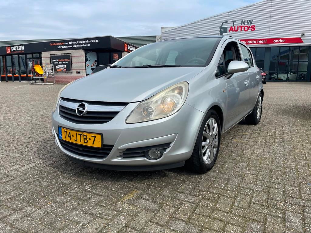 Opel Corsa 1.4-16V Enjoy airco pano cruise, Auto's, Opel, Voorwielaandrijving, 1063 kg, Gebruikt, 4 cilinders