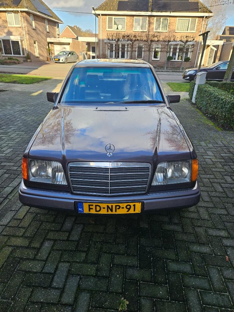 Mercedes-Benz 300 D Turbo AUT 1992 Bornit metallic, Automaat, 745 kg, Zwart, Overige kleuren