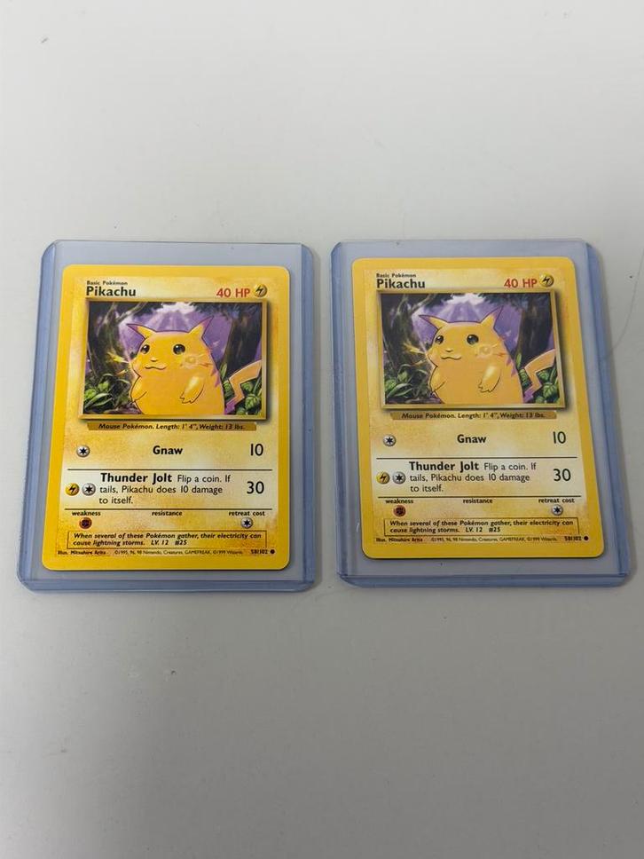 2x Pikachu Base Set 58/102 1995 vintage Pokémon kaarten #58, Hobby en Vrije tijd, Verzamelkaartspellen | Pokémon, Zo goed als nieuw
