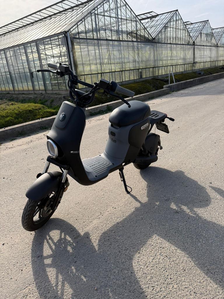 Segway Stads Scooter - Zo goed als nieuw met 2 accu's, Fietsen en Brommers, Snorfietsen en Snorscooters, Ophalen of Verzenden