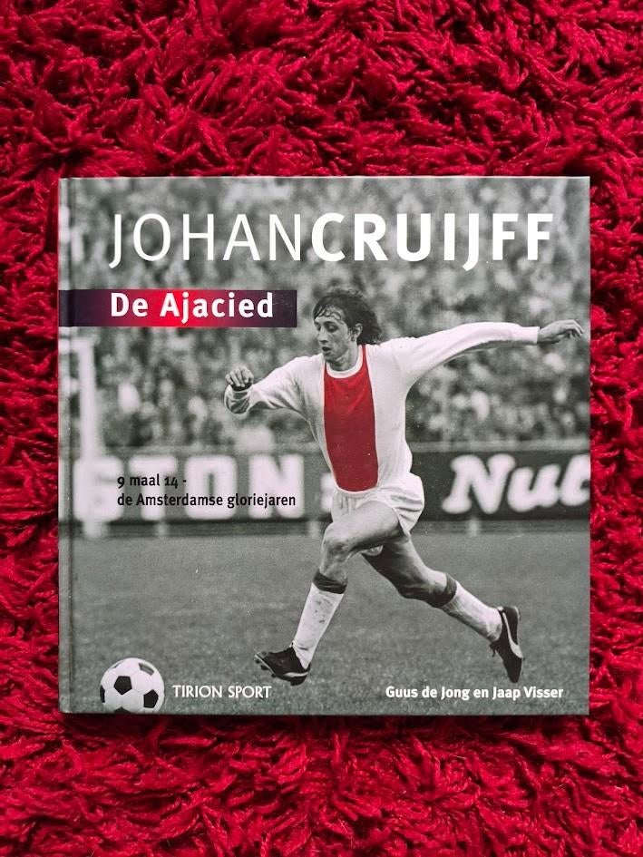 Johan Cruijf – De Ajacied boek, Ophalen of Verzenden, Gelezen, Balsport