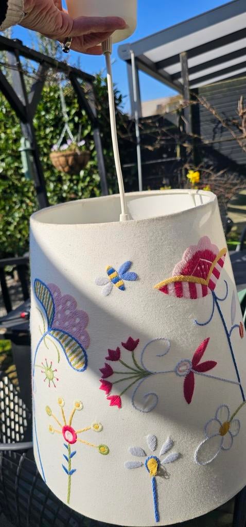 Leuke hanglamp voor kinderkamer met borduursels, Gebruikt, Ophalen of Verzenden, Minder dan 50 cm, Overige materialen