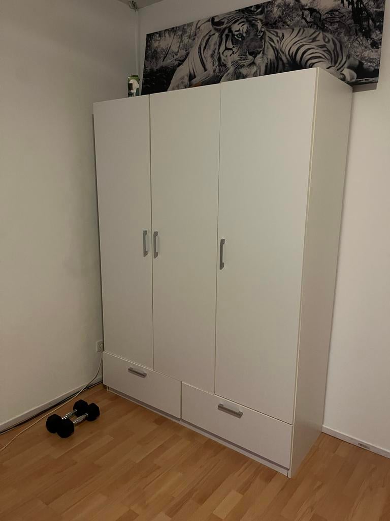 Bureau, bureaustoel en kledingkast, Ophalen, Kunststof, Gebruikt, 100 tot 150 cm