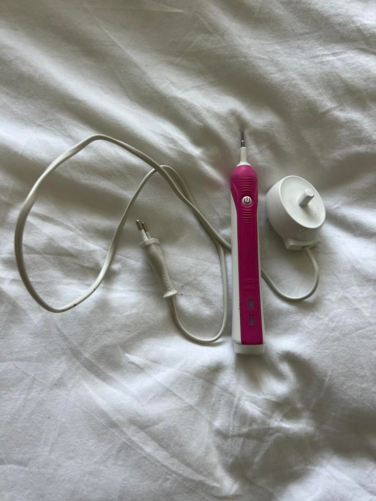 Oral B tandenborstel, Ophalen of Verzenden, Zo goed als nieuw, Mondverzorging