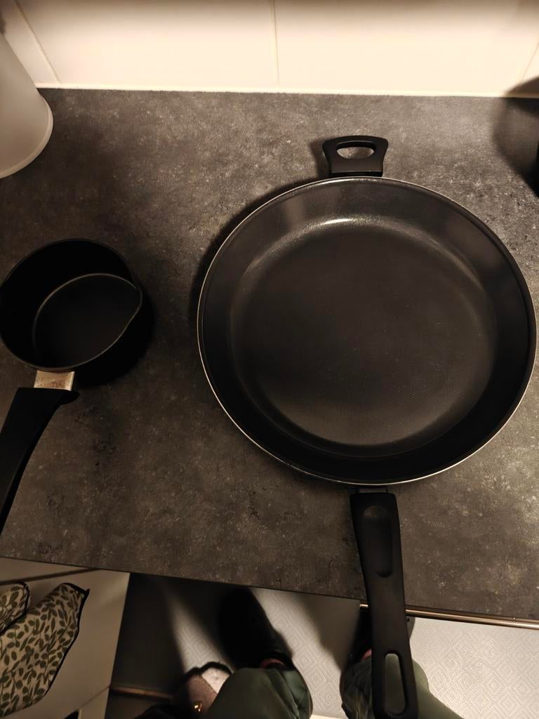 Ikea 32 cm frying pan and Hema 6 cm sauce pan, Ophalen, Overige materialen, Inductieplaat, Zo goed als nieuw