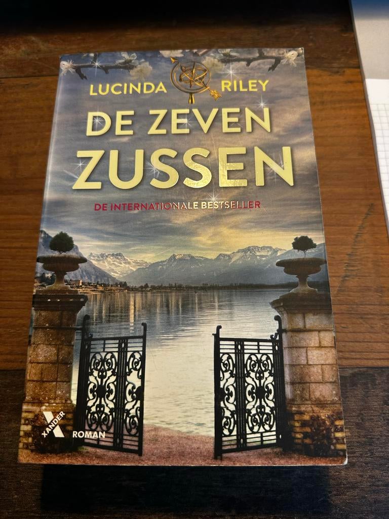 De Zeven Zussen - Lucinda Riley, Ophalen of Verzenden, Gelezen, Nederland