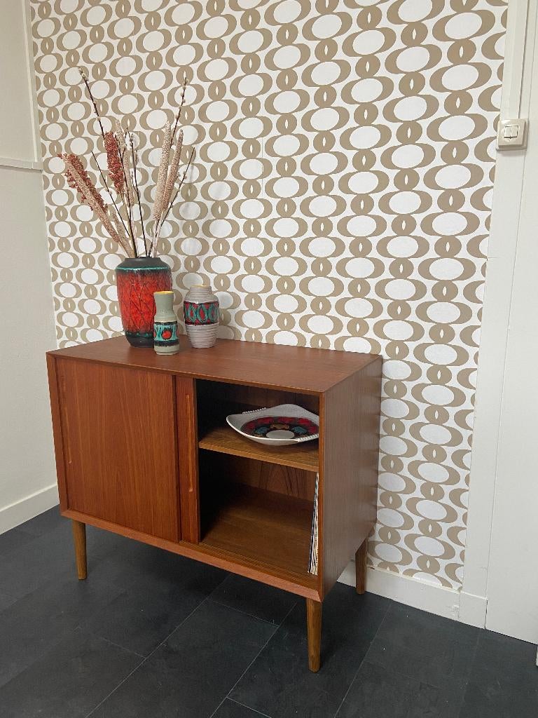 Vintage Deens dressoir met schuifdeuren van Linneberg, Ophalen, 100 tot 150 cm, Teakhout, Mid Century Modern