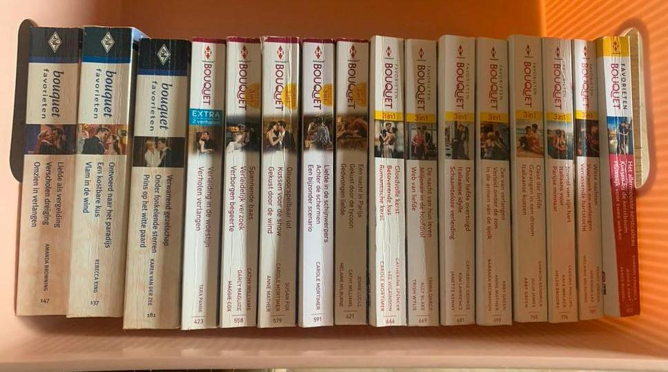 Harlequin - Bouquet Favorieten romans, Ophalen of Verzenden, Gelezen, Nederland