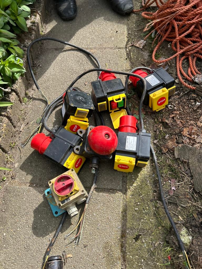 Noodstop schakelaar klinger en born, Ophalen, Zo goed als nieuw, Schakelaar