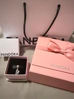 Pandora Bedel - Hanger met Dubbele Harten, Pandora, Ophalen of Verzenden, Zo goed als nieuw, 1 bedel