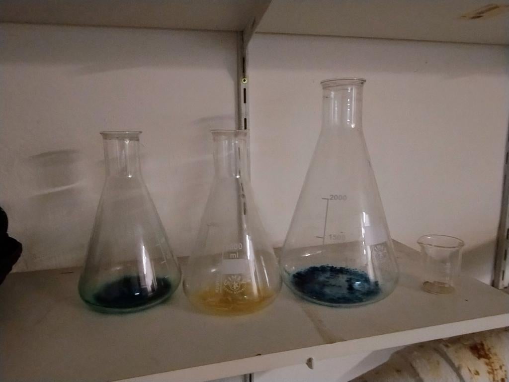 Glazen Erlenmeyer flessen met kleurstofresten, Ophalen, Overige typen