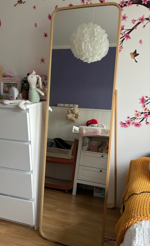 Ikea staande spiegel met rek, Huis en Inrichting, Woonaccessoires | Spiegels, Ophalen, Zo goed als nieuw, 150 tot 200 cm, Rechthoekig
