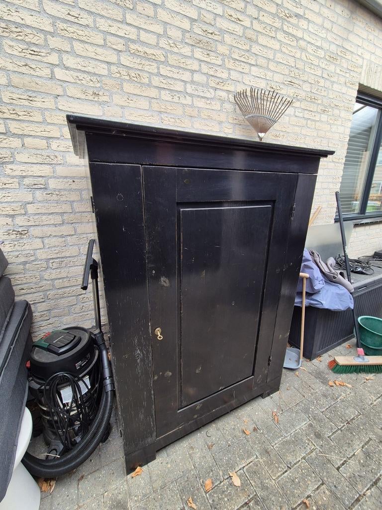 Zwarte houten kast met planken, Ophalen, Gebruikt, 50 tot 100 cm, 150 tot 200 cm