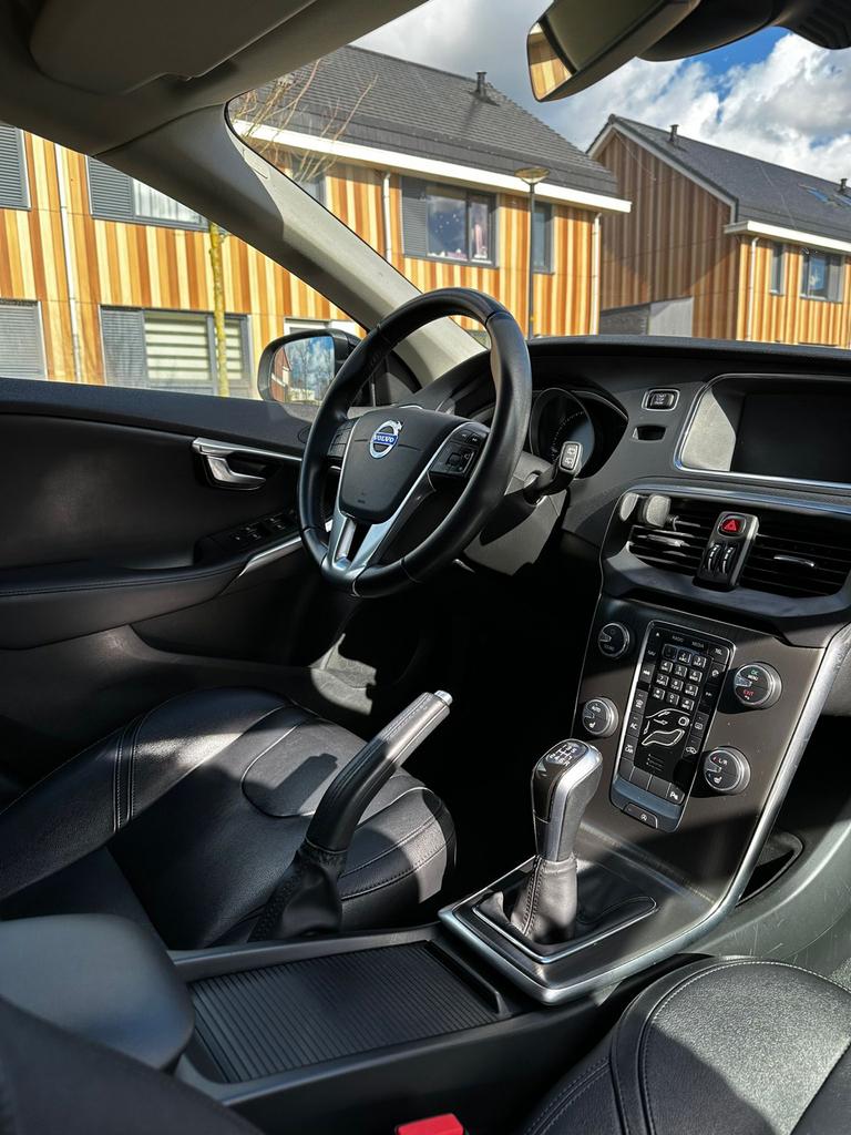 EXPORT | Volvo V40 2.0 D2 LEATHER/CLIM/NAVI/CRUISE/STOELVERW, Auto's, Voorwielaandrijving, Zwart, 4 cilinders, 1969 cc
