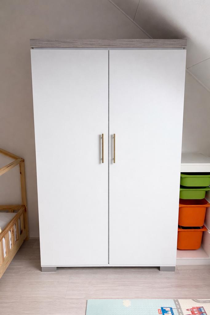 Complete Kinderkamer Set: Kast, Commode en Ledikant, Ophalen, Zo goed als nieuw, Jongetje of Meisje