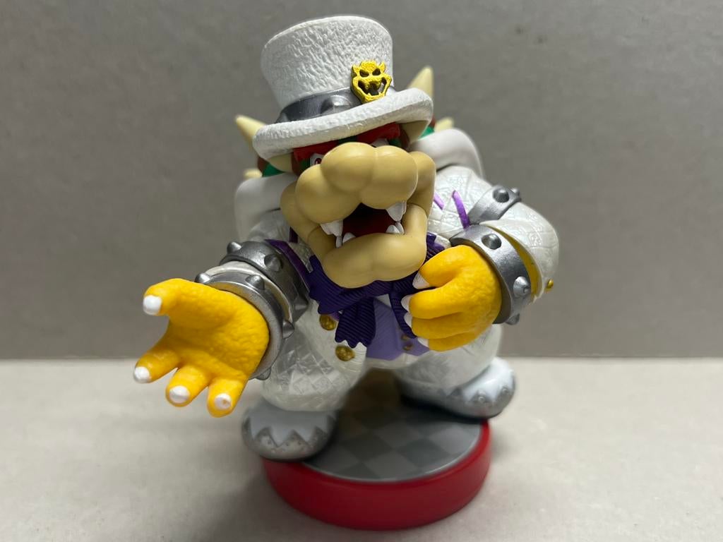 Amiibo Super Mario Bowser - Wedding Outfit, Spelcomputers en Games, Games | Nintendo Switch, Zo goed als nieuw, Avontuur en Actie