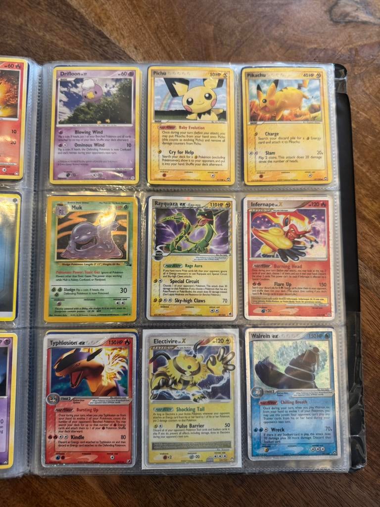 Pokemon Verzamelboek 149 kaarten Zeldzaam Holo EX X, Ophalen of Verzenden, Zo goed als nieuw, Meerdere kaarten
