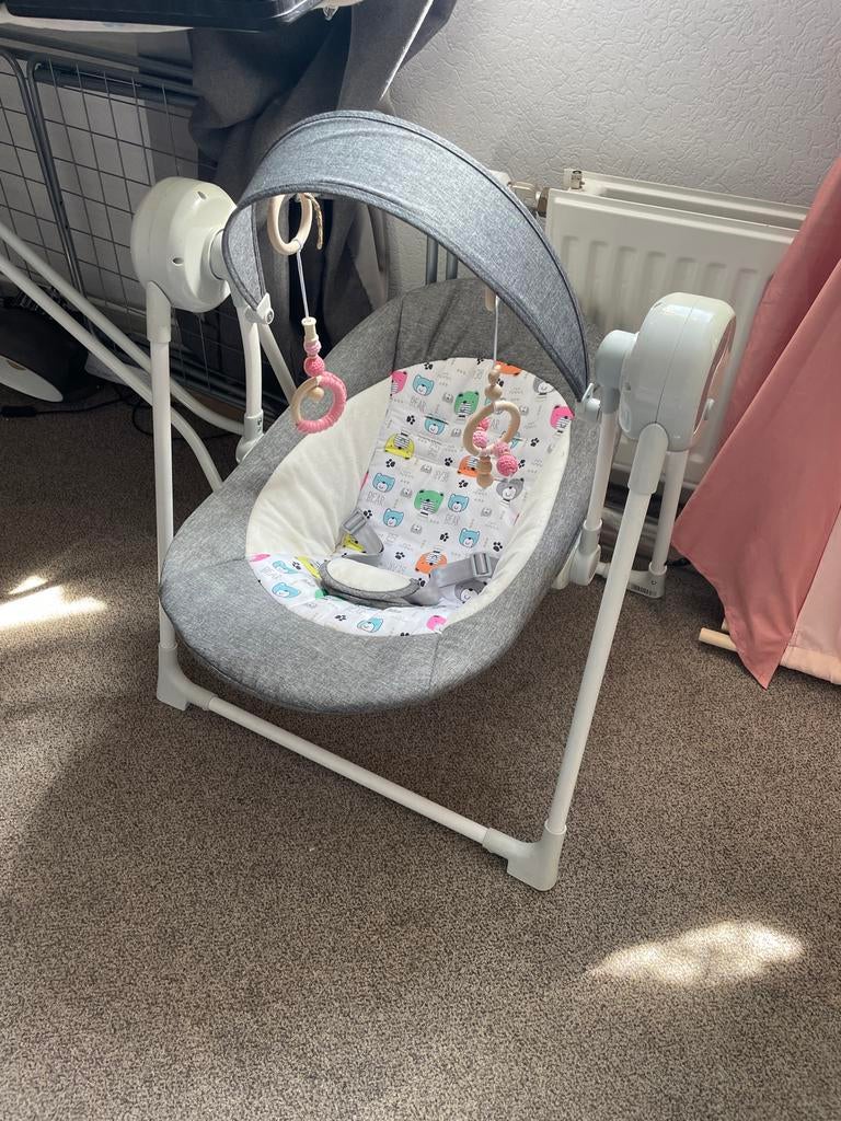 Baby schommelstoel met speelboog, Kinderen en Baby's, Speelgoed | Babyspeelgoed, Ophalen, Gebruikt, Overige typen