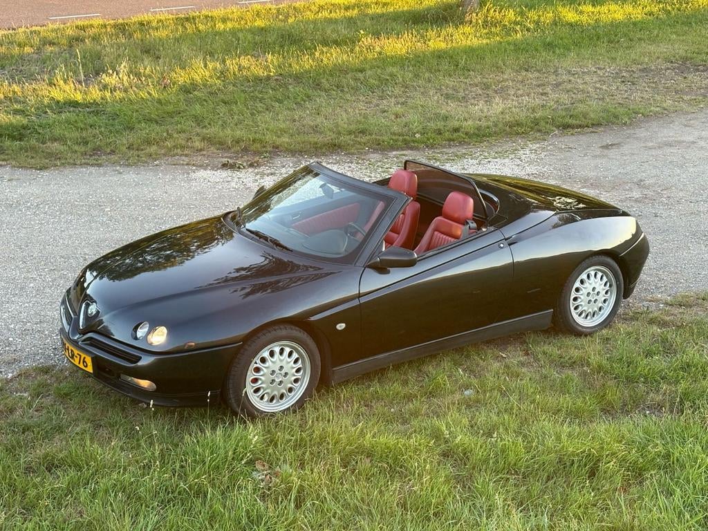 ALFA SPIDER#3.0 V6#ROOD LEER#AIRCO#139DKM#NL-AUTO#I.Z.G.ST, Auto's, Voorwielaandrijving, Cabriolet, Zwart, Handgeschakeld