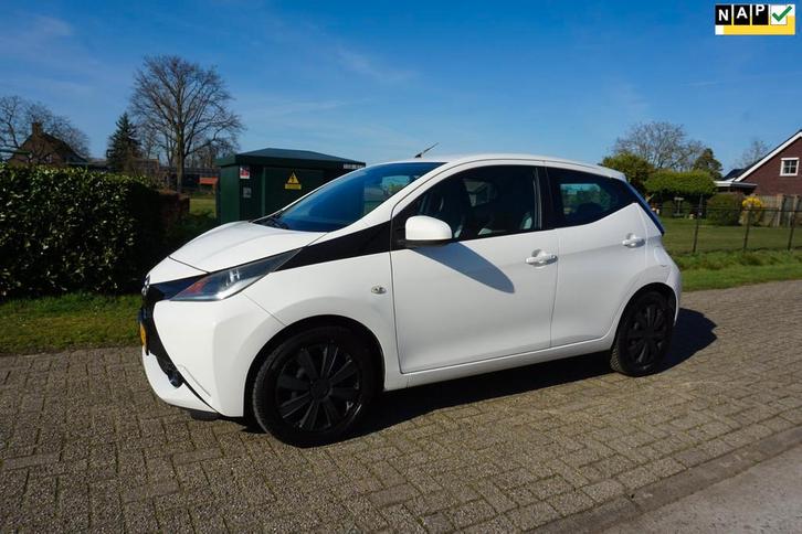 Toyota Aygo 1.0 VVT-i x-play 5 deurs AIRCO camera, Auto's, Toyota, Te koop, Aygo, ABS, Achteruitrijcamera, Airbags, Airconditioning