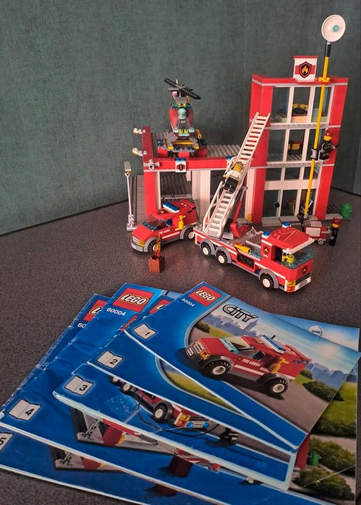 Lego City Brandweerkazerne 60004 met voertuigen en boekjes, Kinderen en Baby's, Speelgoed | Duplo en Lego, Ophalen of Verzenden