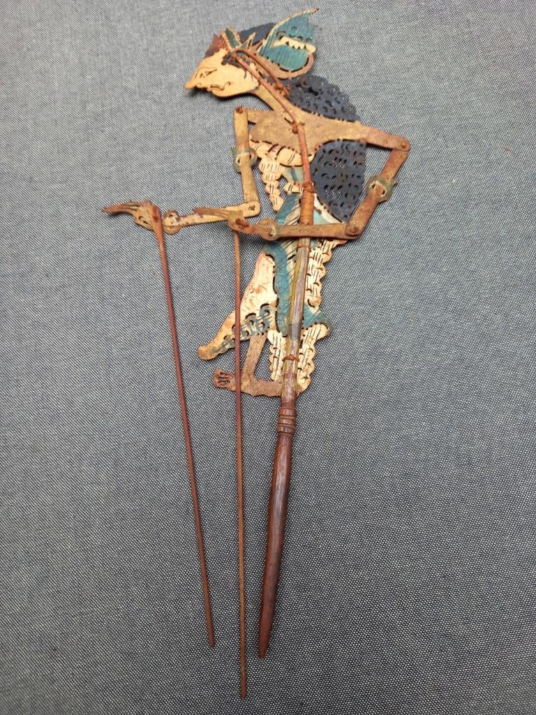 Oude vintage vooroorlogse Wajangpop uit Indonesië., Antiek en Kunst, Kunst | Niet-Westerse kunst, Ophalen of Verzenden