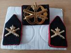 Kraagspiegels en baretembleem  : Veld Artillerie, Ophalen of Verzenden, Landmacht, Nederland, Embleem of Badge