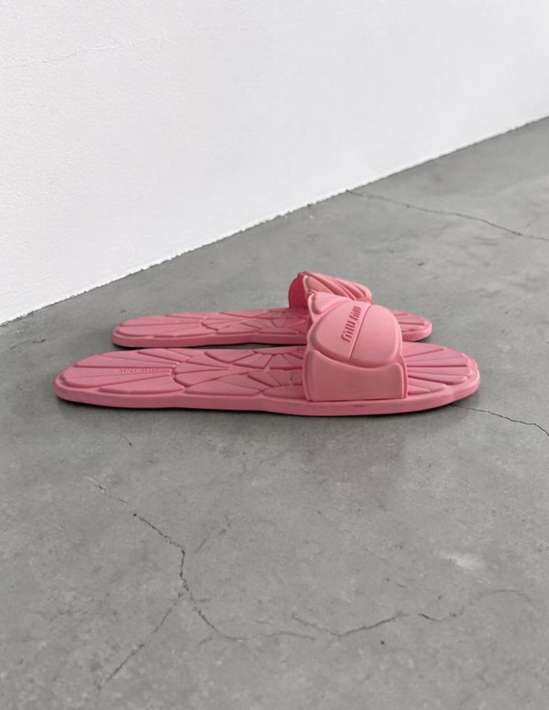 Miu Miu pool slides slippers flower roze lichtroze 39, Slippers, Ophalen of Verzenden, Zo goed als nieuw, Roze