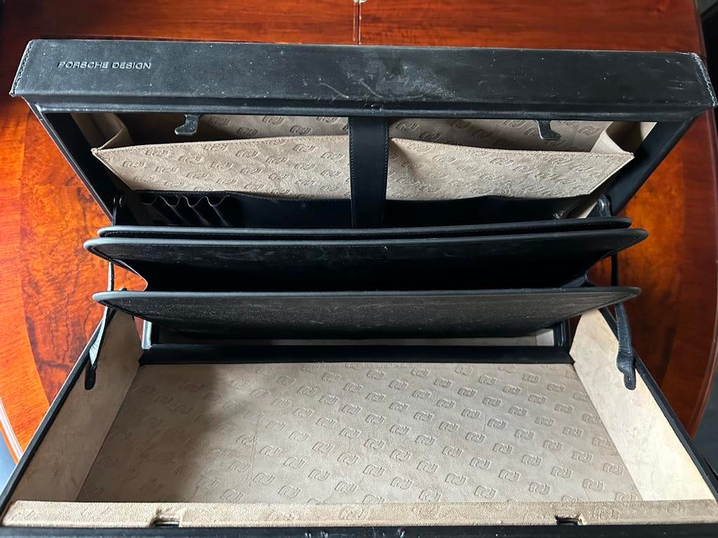 Porsche koffer, leer, geen Rimowa, Ophalen of Verzenden, Zo goed als nieuw, Leer, Minder dan 50 cm