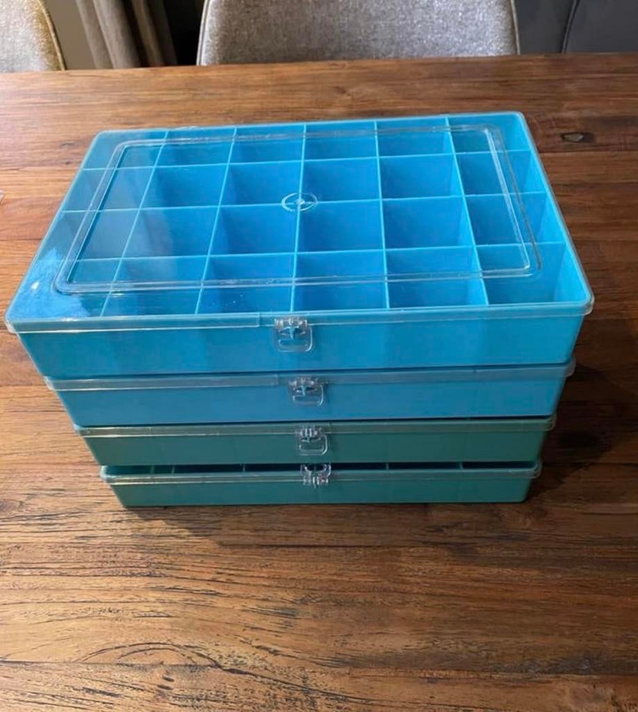 4 x Opbergdoos met vakjes voor knutselspullen, Hobby en Vrije tijd, Gebruikt, Overige thema's, Gereedschap of Toebehoren, Ophalen of Verzenden