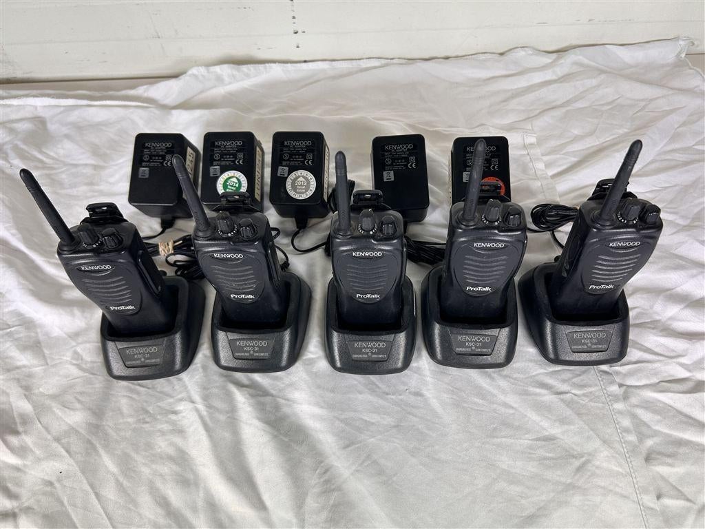 A7354. Kenwood portofoons, set van 5 met lader, Ophalen of Verzenden, Gebruikt, 15 km of meer