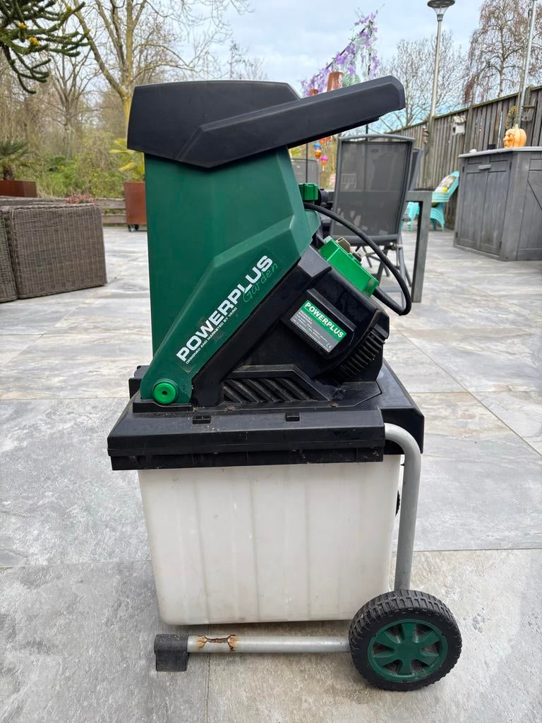 Powerplus Hakselaar met opvangbak - Zo goed als nieuw, Tuin en Terras, Hakselaars, Zo goed als nieuw, Elektrisch, Met opvangbak