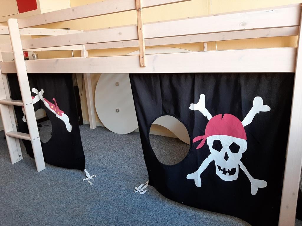 Halfhoogslaper Thuka met piraten speeltent -wit- 90x200, Ophalen, 85 tot 100 cm, Gebruikt, Lattenbodem