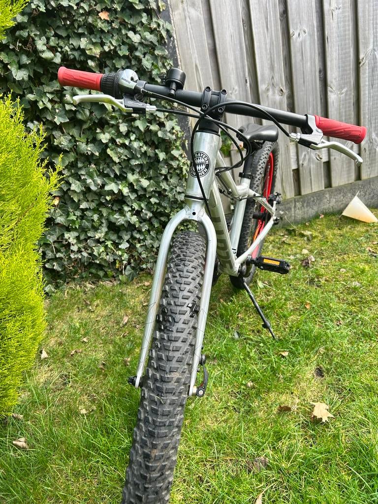 Scott Scale 24 inch (2024) – Unieke FC Bayern München Editie, Fietsen en Brommers, Fietsen | Jongens, Ophalen, Gebruikt, 24 inch