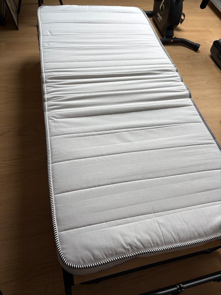 Vouwbed (logeerbed), Ophalen, 90 cm, Eenpersoons, Zo goed als nieuw