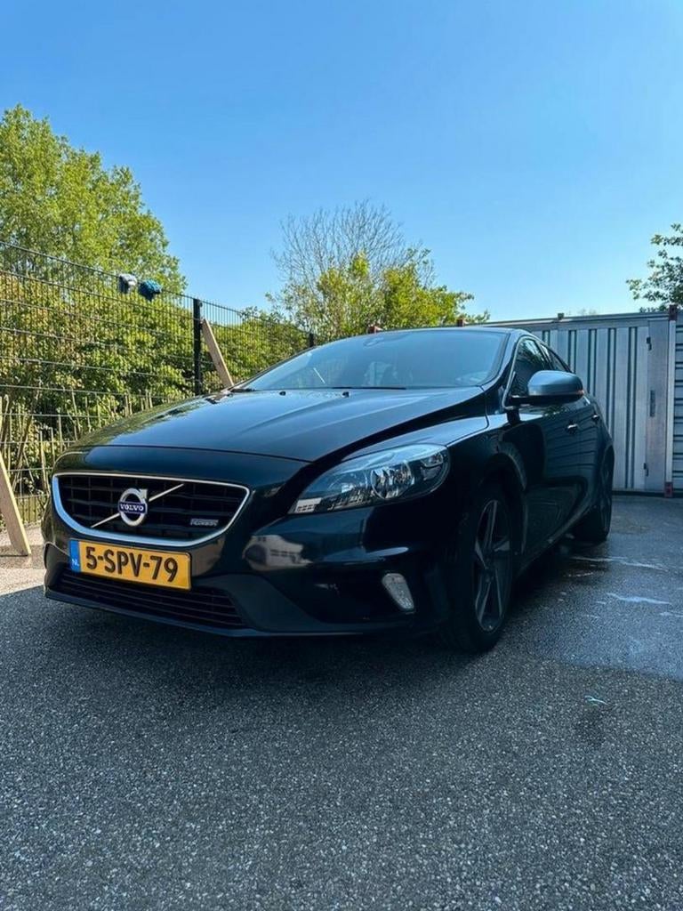 Volvo V40 1.6 D2 R-design 2013 Zwart, Auto's, Volvo, Voorwielaandrijving, Zwart, 4 cilinders, Zwart