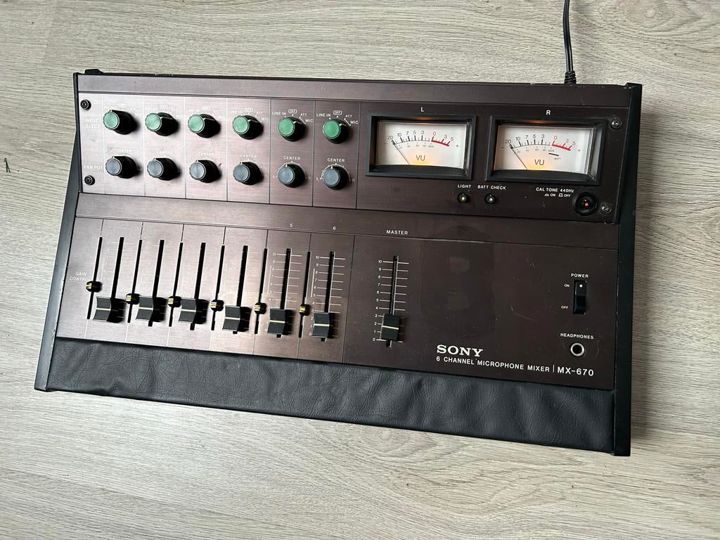 Sony MX-670 Analoge Mixer - Uitstekende Staat, Muziek en Instrumenten, Mengpanelen, Sony, Microfooningang, Ophalen of Verzenden