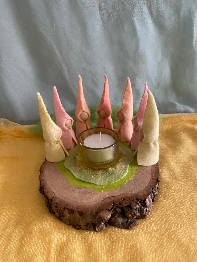 Bloesemkringetje, Hobby en Vrije tijd, Vilt, Ophalen of Verzenden, Nieuw, Figuurtje(s), Wolvilt