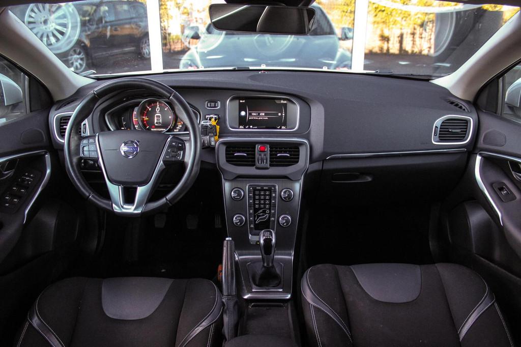 Volvo V40 2.0 D2 Momentum | NL auto | Sportstuur | Cruise co, Voorwielaandrijving, Stof, Gebruikt, 4 cilinders