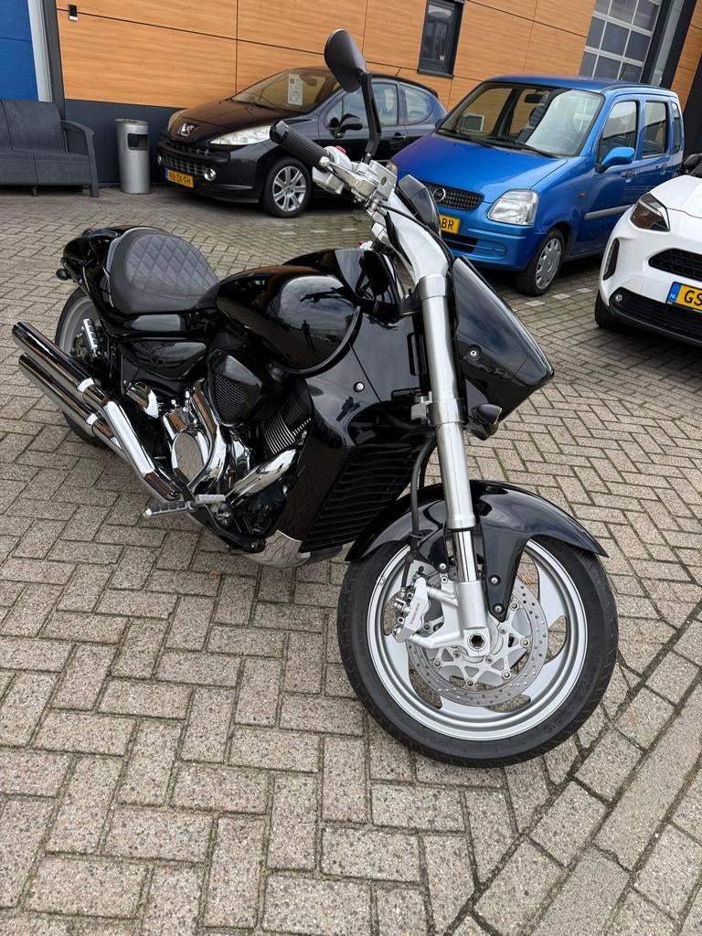 Suzuki Intruder 1800 - Krachtige Chopper, Cardan-aandrijving, 2 cilinders, Particulier, Meer dan 35 kW