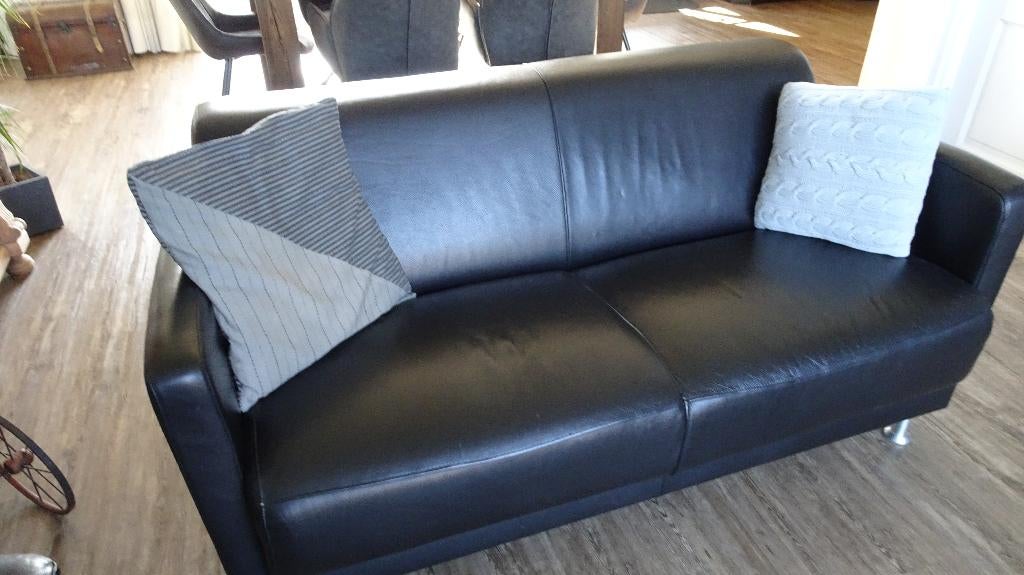 gratis leren 2 zits bank, Huis en Inrichting, Banken | Bankstellen, Ophalen, Gebruikt, Minder dan 75 cm, 150 tot 200 cm