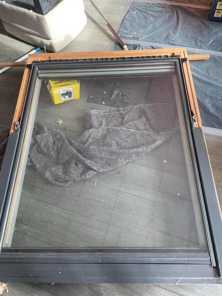 Velux dakraam GGL UK08 met verduisteringsgordijn, Doe-het-zelf en Verbouw, Glas en Ramen, Zo goed als nieuw, Dakraam, 120 tot 160 cm