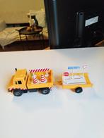 Speelgoed vrachtwagen met aanhanger en verkeersborden, Ophalen of Verzenden, Gebruikt