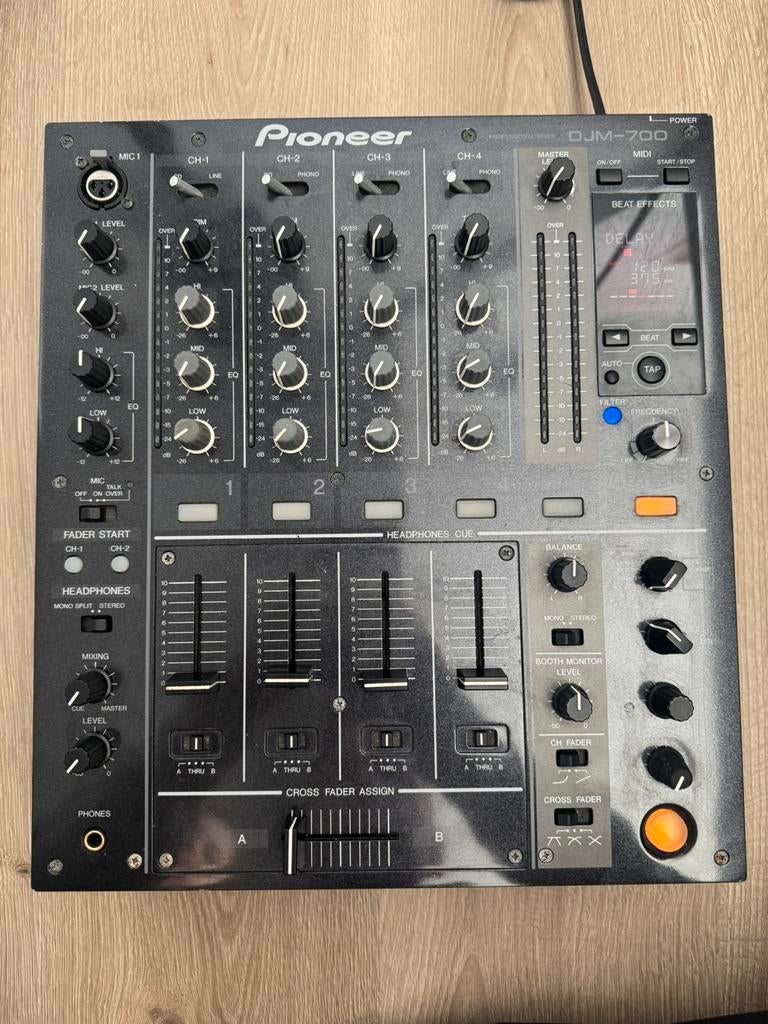 Pioneer DJM-700 DJ Mixer, Muziek en Instrumenten, Dj-sets en Draaitafels, Gebruikt, Pioneer, Ophalen of Verzenden