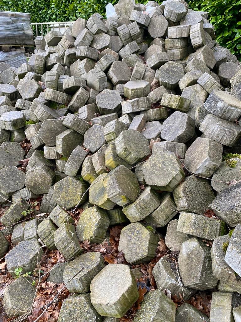 6 kantige straatsteen, Ophalen, Zo goed als nieuw