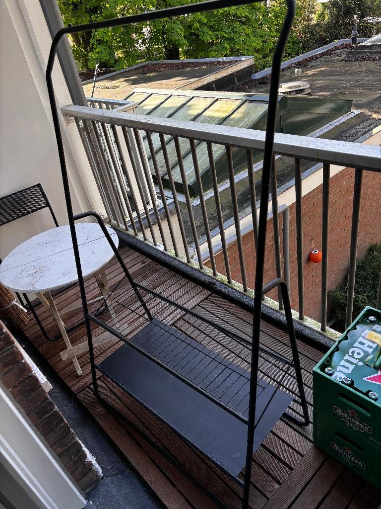 Zwarte kledingrek, Ophalen, Gebruikt