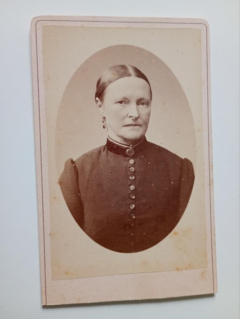 CDV Groningen Vrouw, Verzamelen, Foto's en Prenten, Ophalen of Verzenden, Voor 1940, Gebruikt, Overige onderwerpen