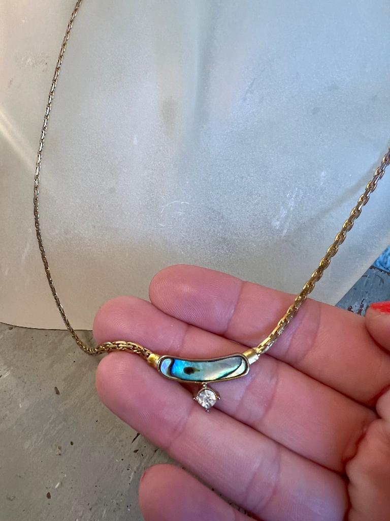 Vintage goudkleurige ketting strass parelmoer kettinghanger, Overige materialen, Met strass, Ophalen of Verzenden, Zo goed als nieuw